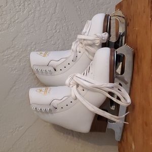 JACKSON Artiste Girls Figure Skate w/ Mark IV Blade